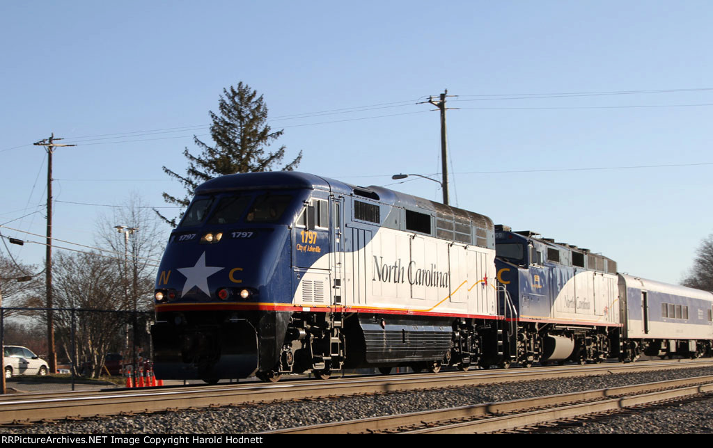 RNCX 1797 & 1859 lead train 73 southbound